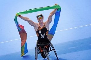 Jetze paralympisch kampioen triathlon