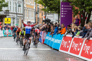 Lorena wint 1e etappe Ladies tour of Norway (foto Eventfotografene)
